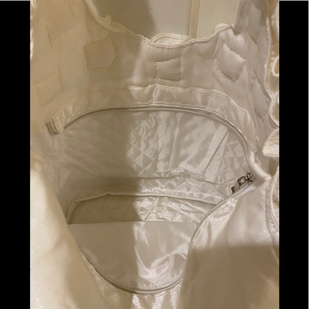 Beautiful white shoulder purse with flowers - Picture 4 of 5